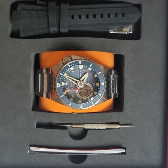 Watch - Picture 3 of 5